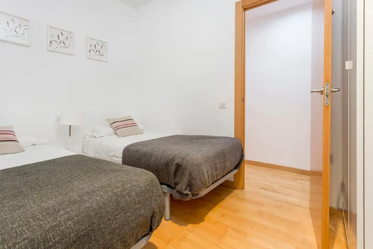 Spacious And Elegant 4 Bedroom With Private Terrace Barcellona