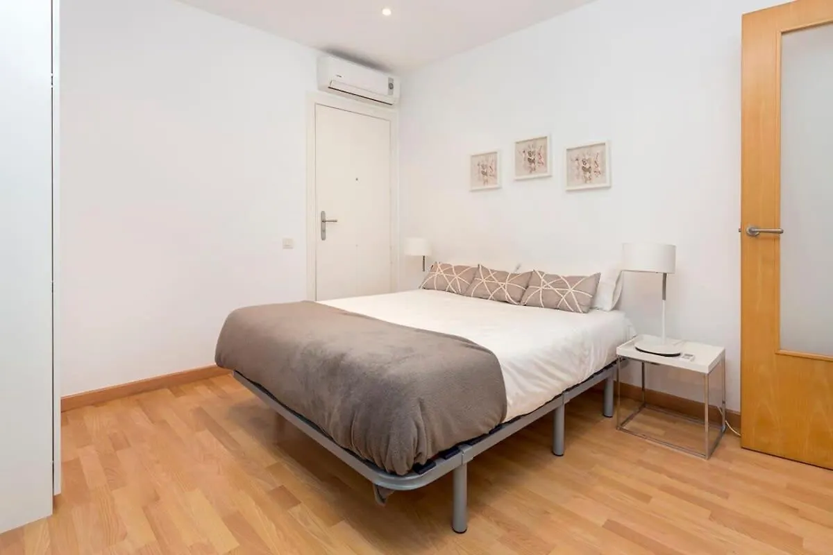 Spacious And Elegant 4 Bedroom With Private Terrace Barcelona Apartament