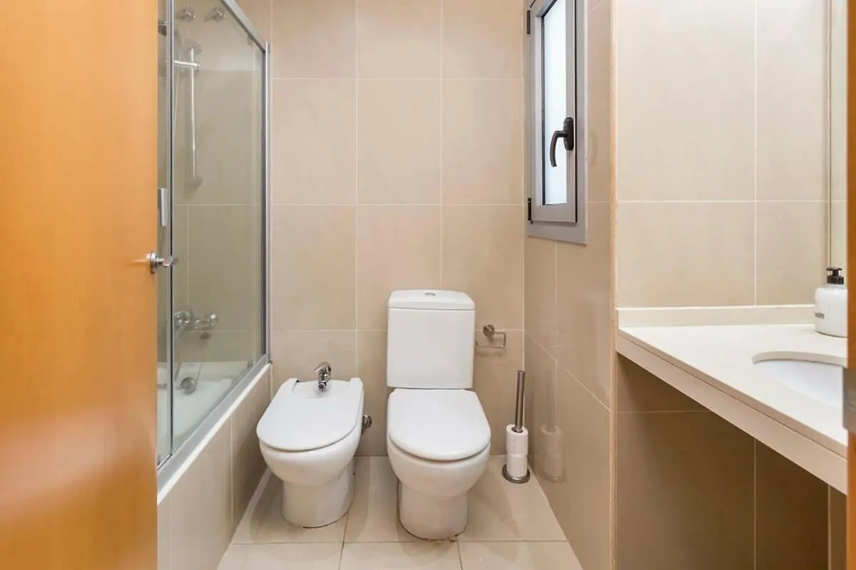 Spacious And Elegant 4 Bedroom With Private Terrace Barcelona Apartament